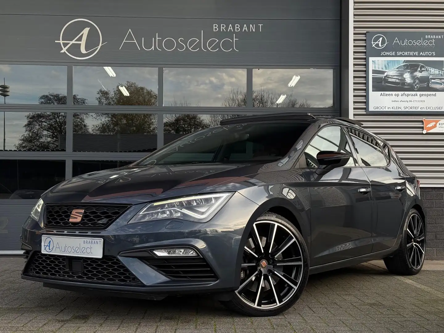 SEAT Leon 2.0 TSI CUPRA Pano Camera DigiDash Grijs - 1
