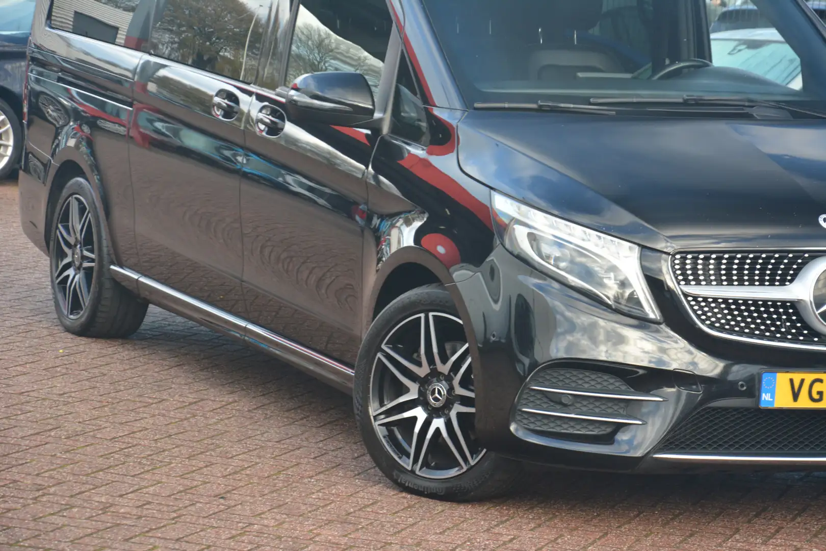 Mercedes-Benz V 300 300d Extra Lang DC Avantgarde Edition | AMG pakket Zwart - 2