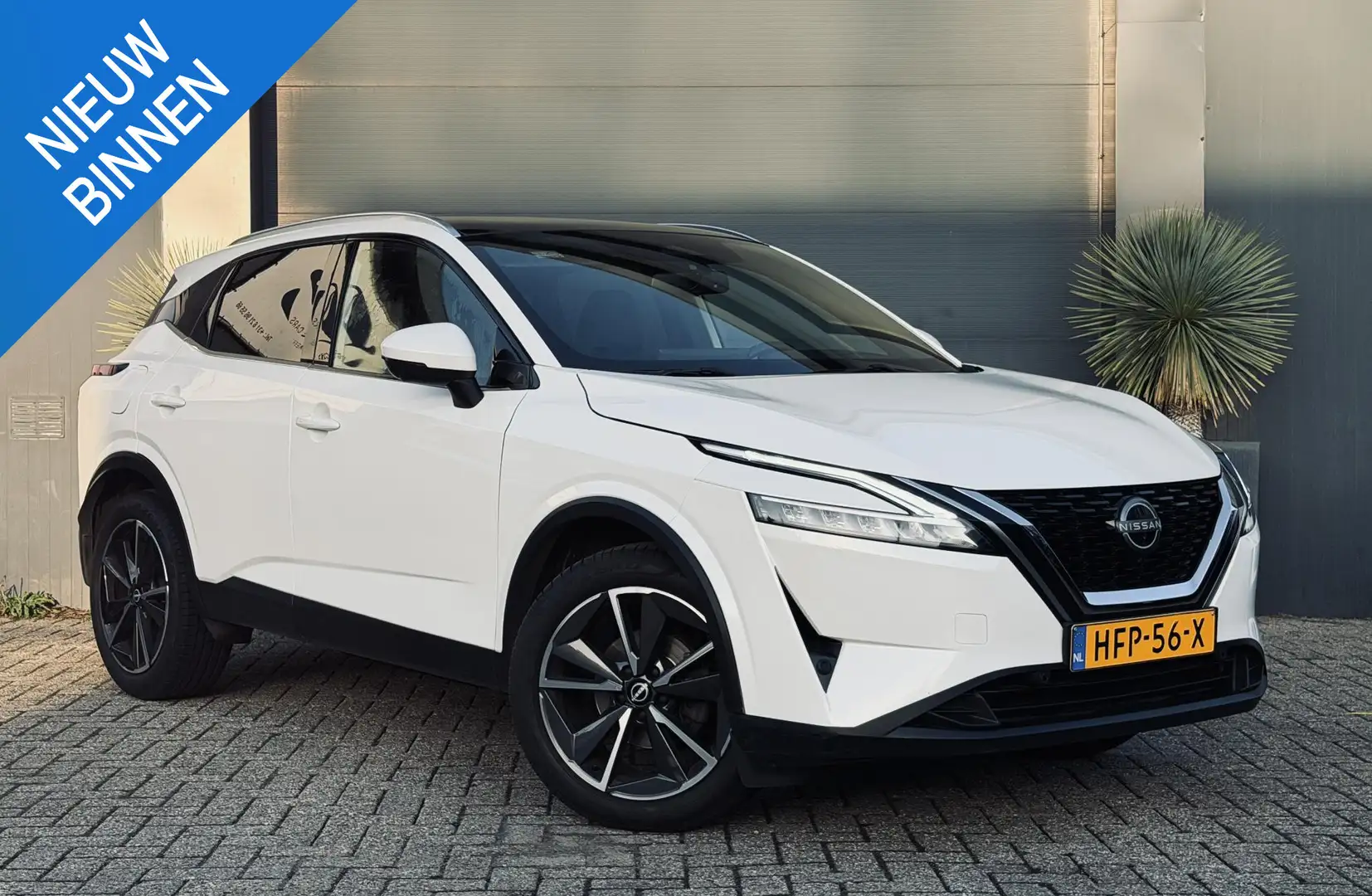 Nissan Qashqai 1.3 MHEV /Pano/Navi/Camera/AppleCarPlay Weiß - 1