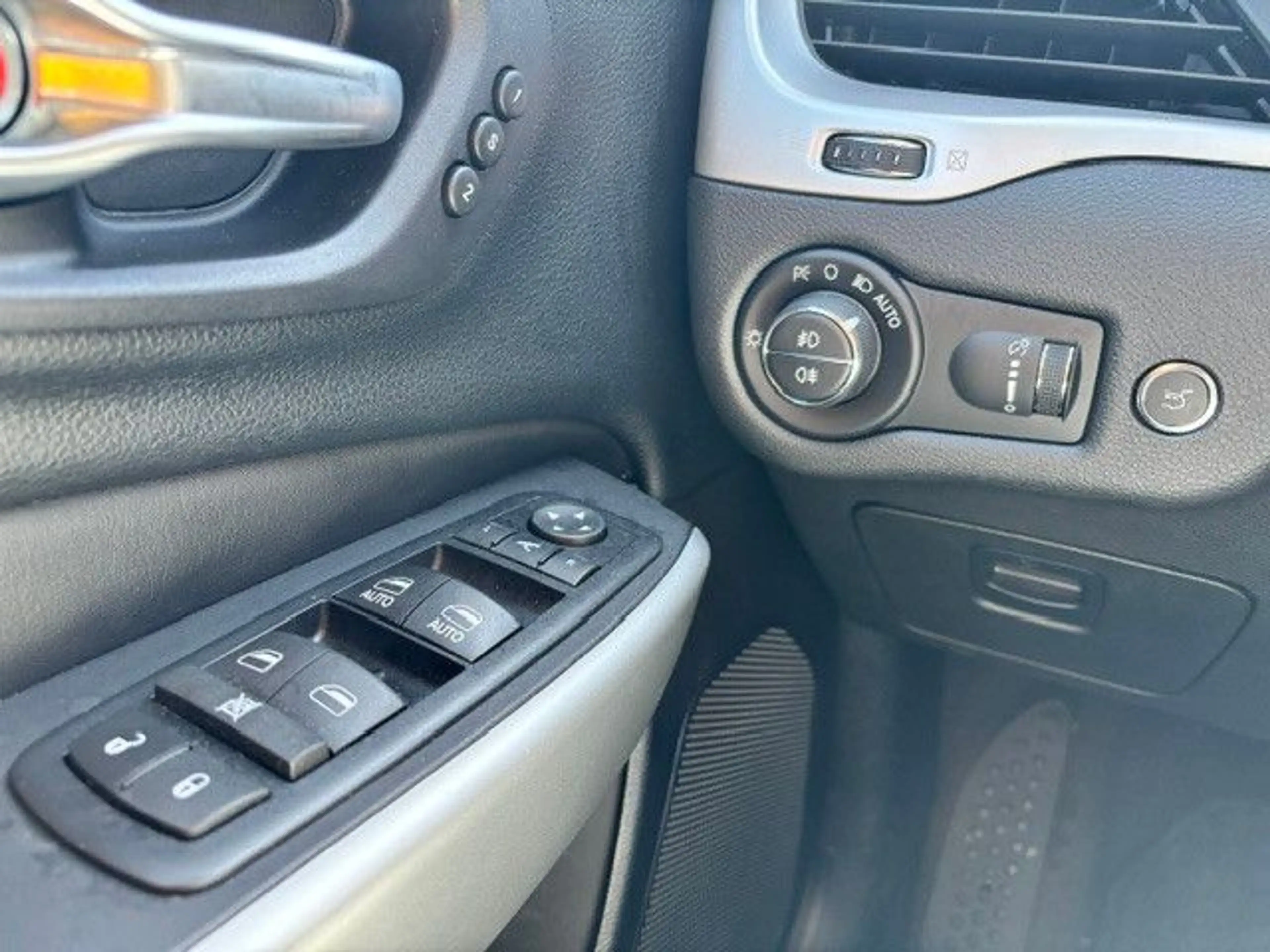 Jeep Cherokee Limited 4WD 2.Hd 68TKM — photo 12