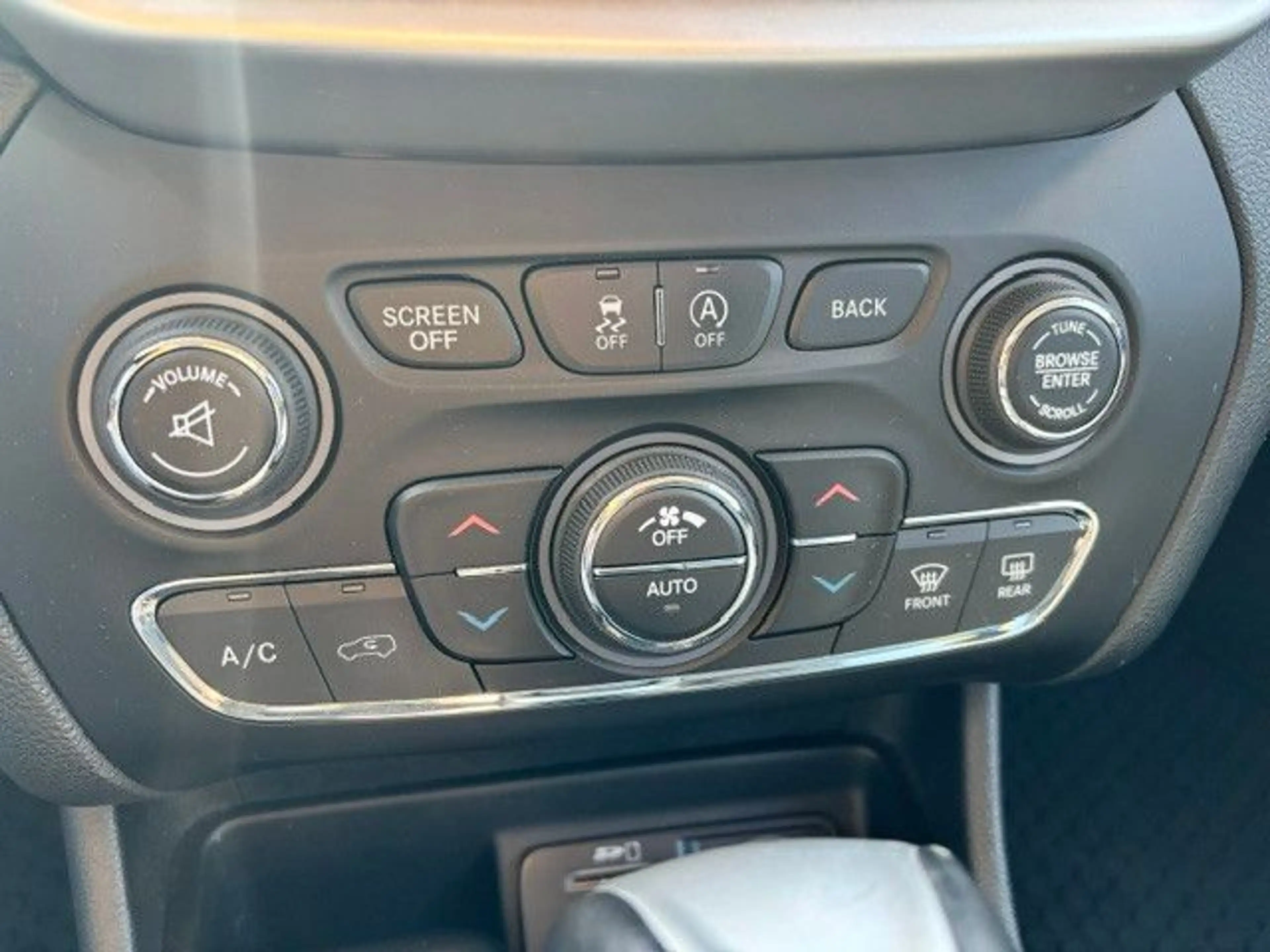 Jeep Cherokee Limited 4WD 2.Hd 68TKM — photo 14
