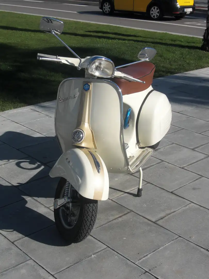 Vespa GT White - 1