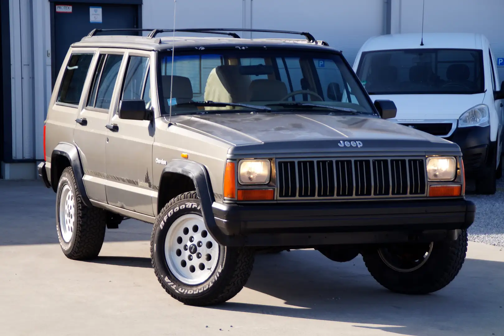 Jeep Cherokee 2.5i 4x4 Oldtimer & Garantie ✅ Marrón - 2
