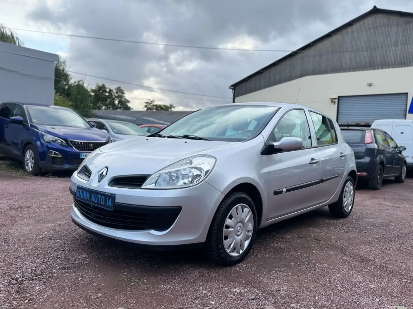 Renault Clio II II 1.5 dci 70ch Authentique Gris - 2
