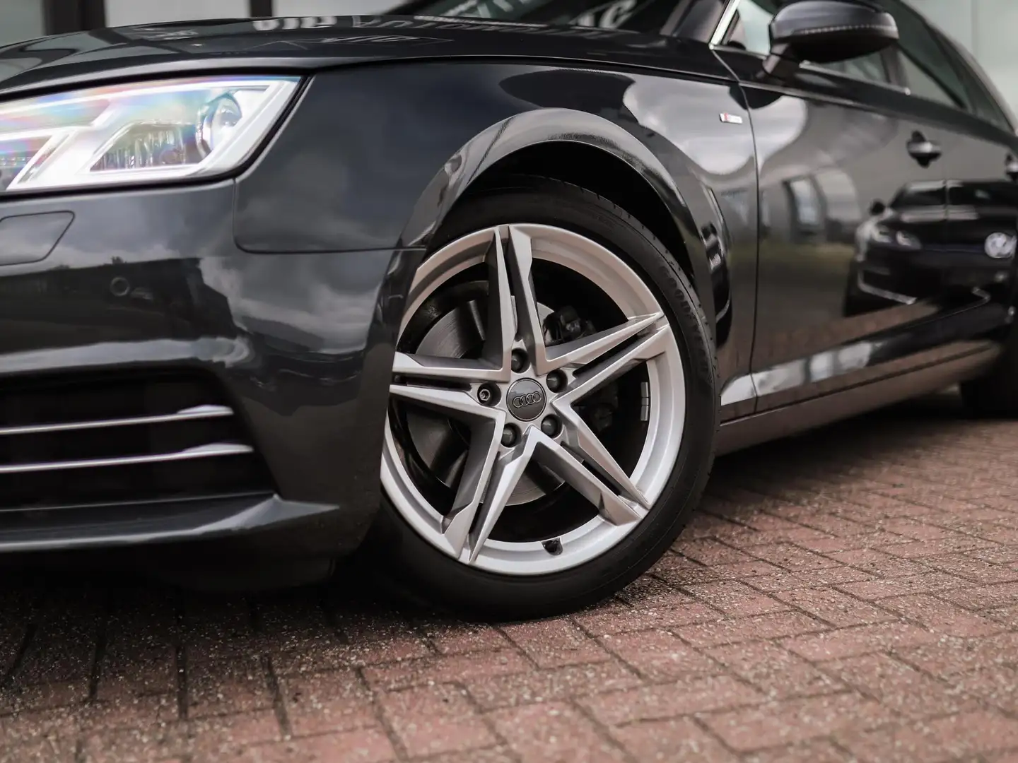 Audi A4 Avant 1.4 TFSI Sport S line black edition | Keyles Gri - 2