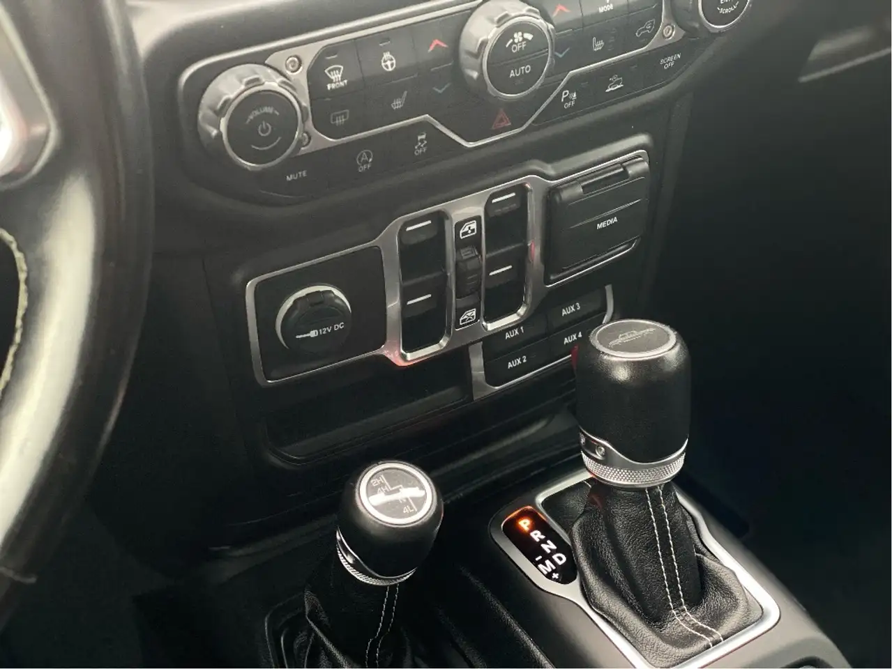 Jeep Gladiator снимка Jeep Gladiator