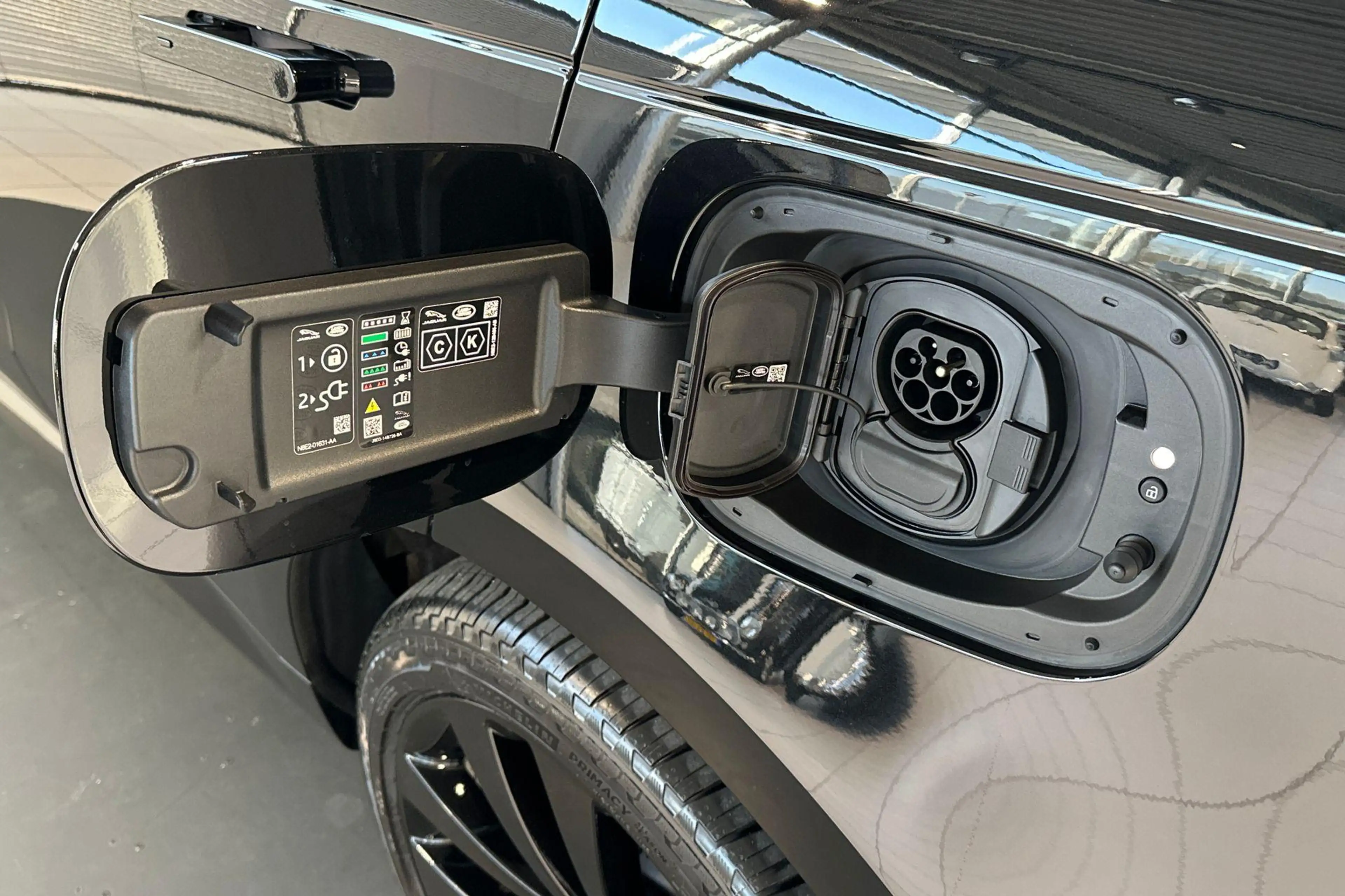 Land Rover Range Rover Sport P460e SANTORINI MOMENTUM EDITION | 23 INCH | PANO — photo 17