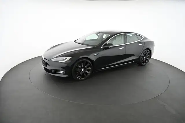 Tesla Model S view 3