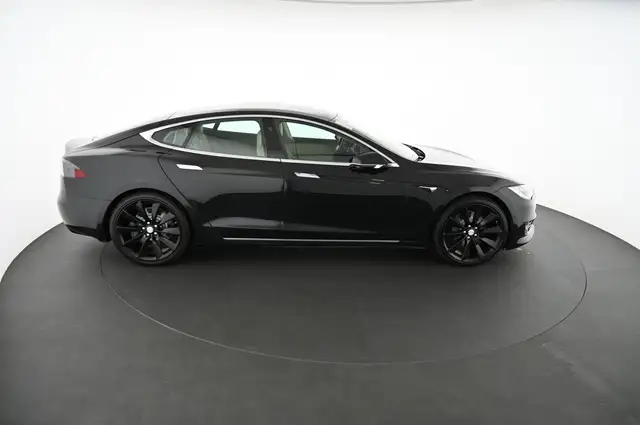 Tesla Model S view 6