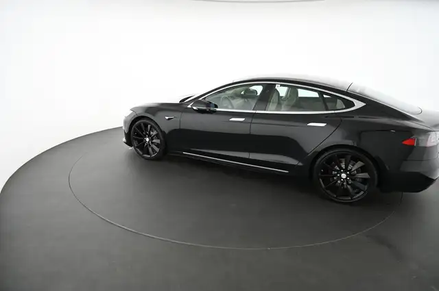 Tesla Model S view 7
