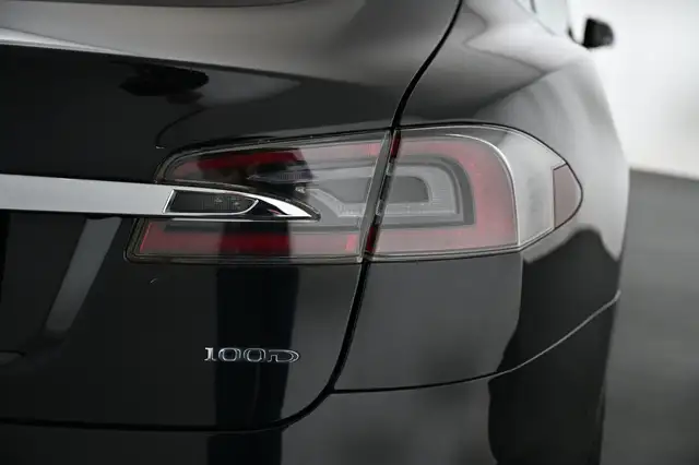 Tesla Model S view 14