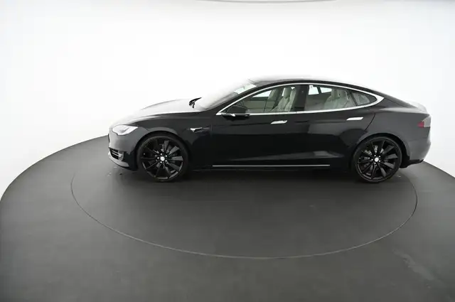 Tesla Model S view 5
