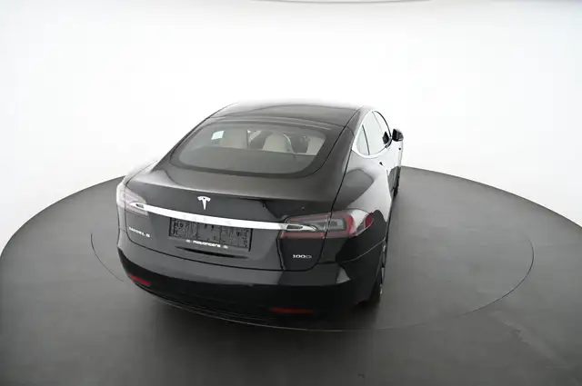Tesla Model S view 12