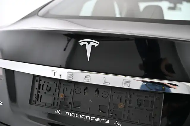 Tesla Model S view 13