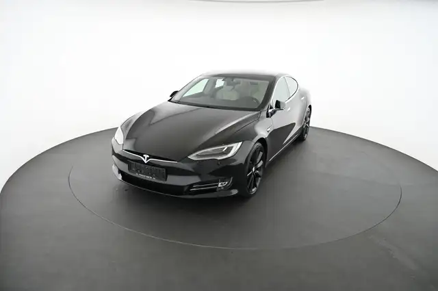 Tesla Model S view 11
