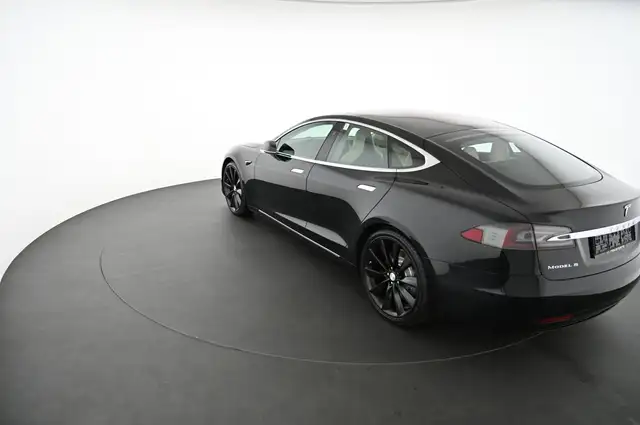Tesla Model S view 9