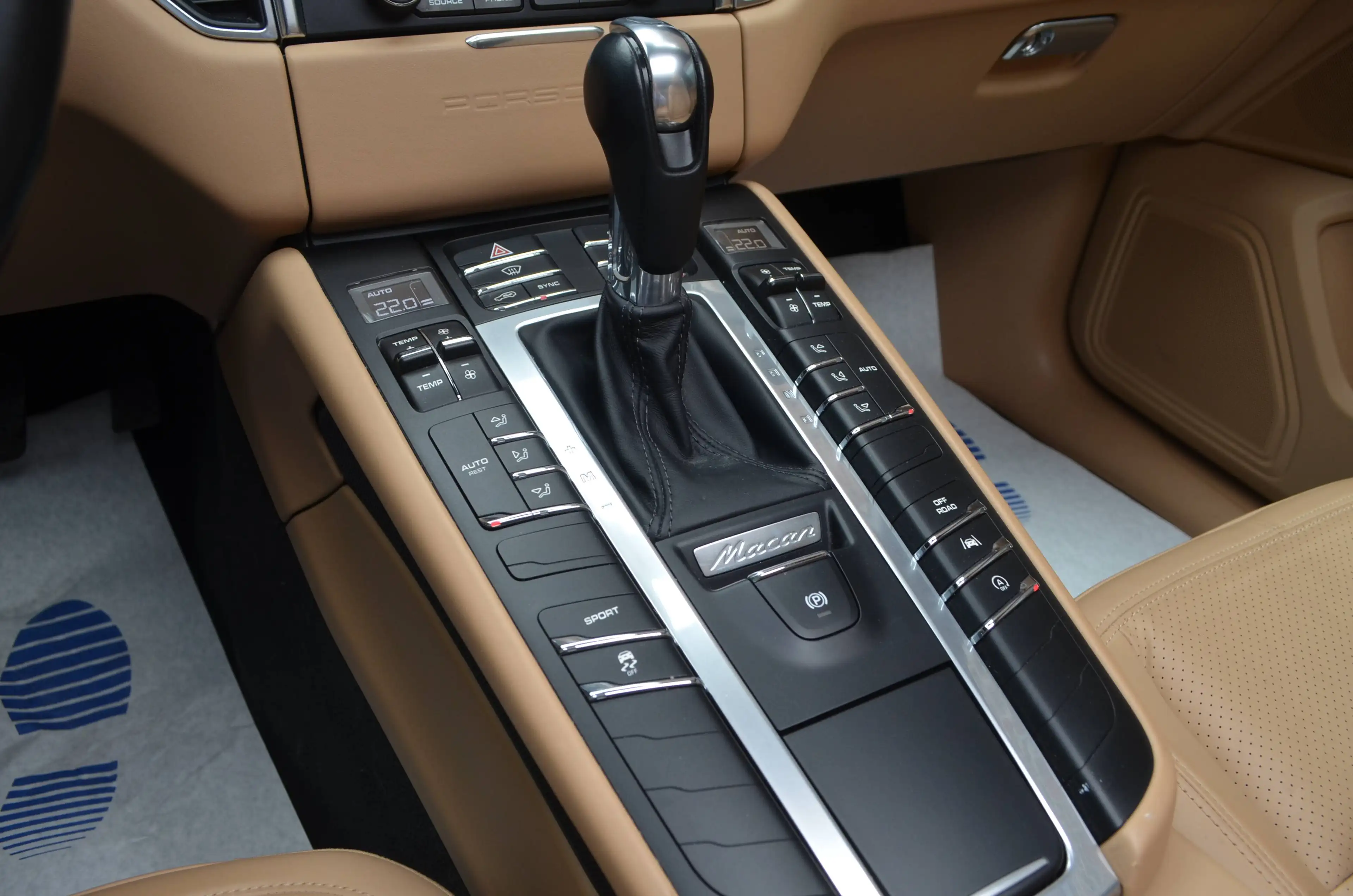 Porsche Macan Macan 2.0 Turbo PDK * PANO * CAMERA * — photo 11