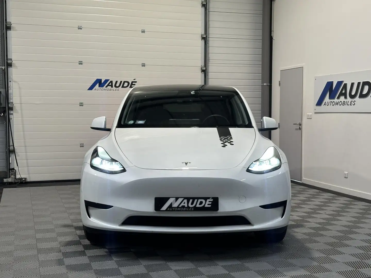Tesla Model Y Phase 2 Standard RWD première main Schwarz - 2