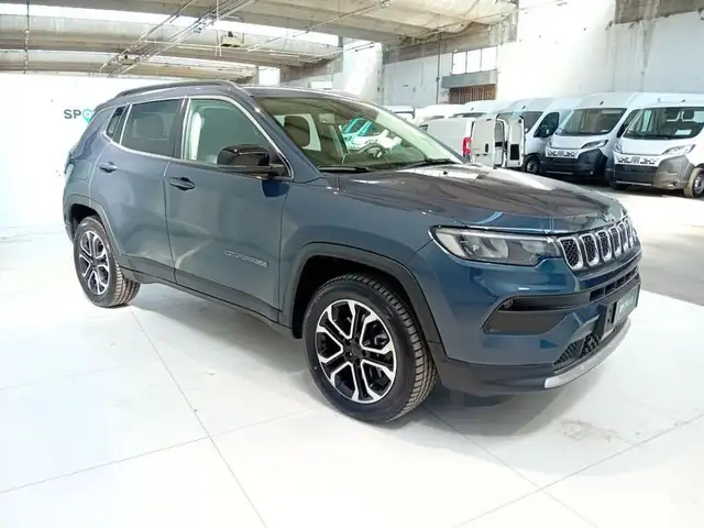 Jeep Compass view 3
