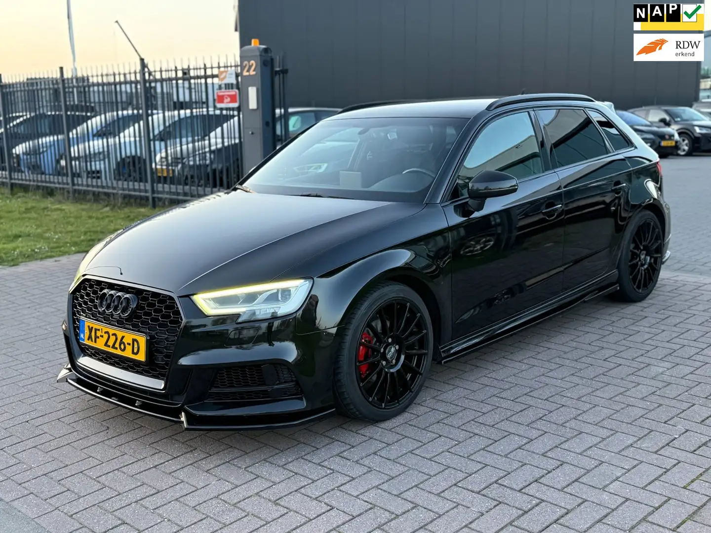 Audi A3 Sportback 35 TFSI CoD Sport S Line Edition 2019 S3 Schwarz - 1