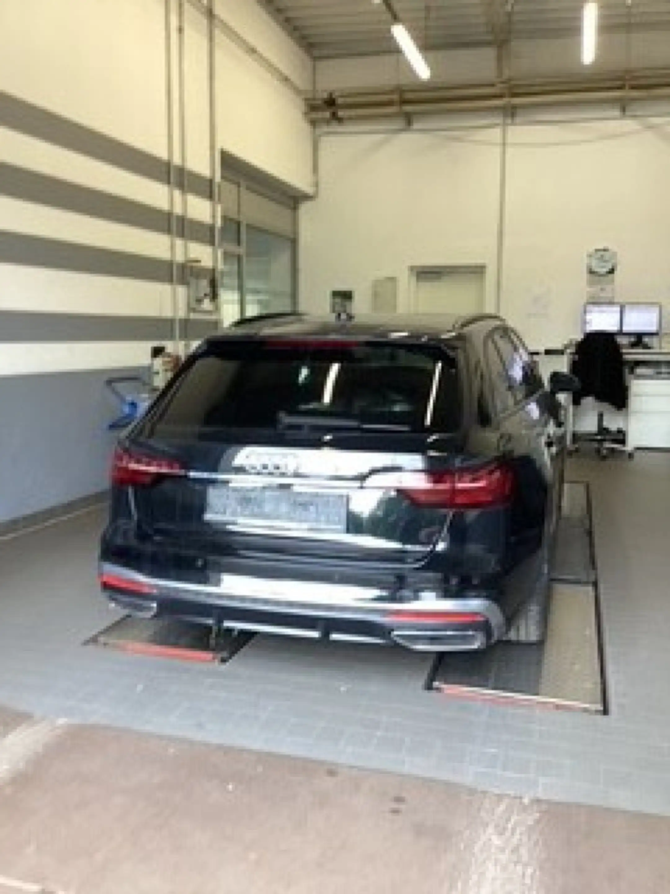 Audi A4 40 TFSI S-tronic S line Navi,AHK,HUD,LM — photo 3