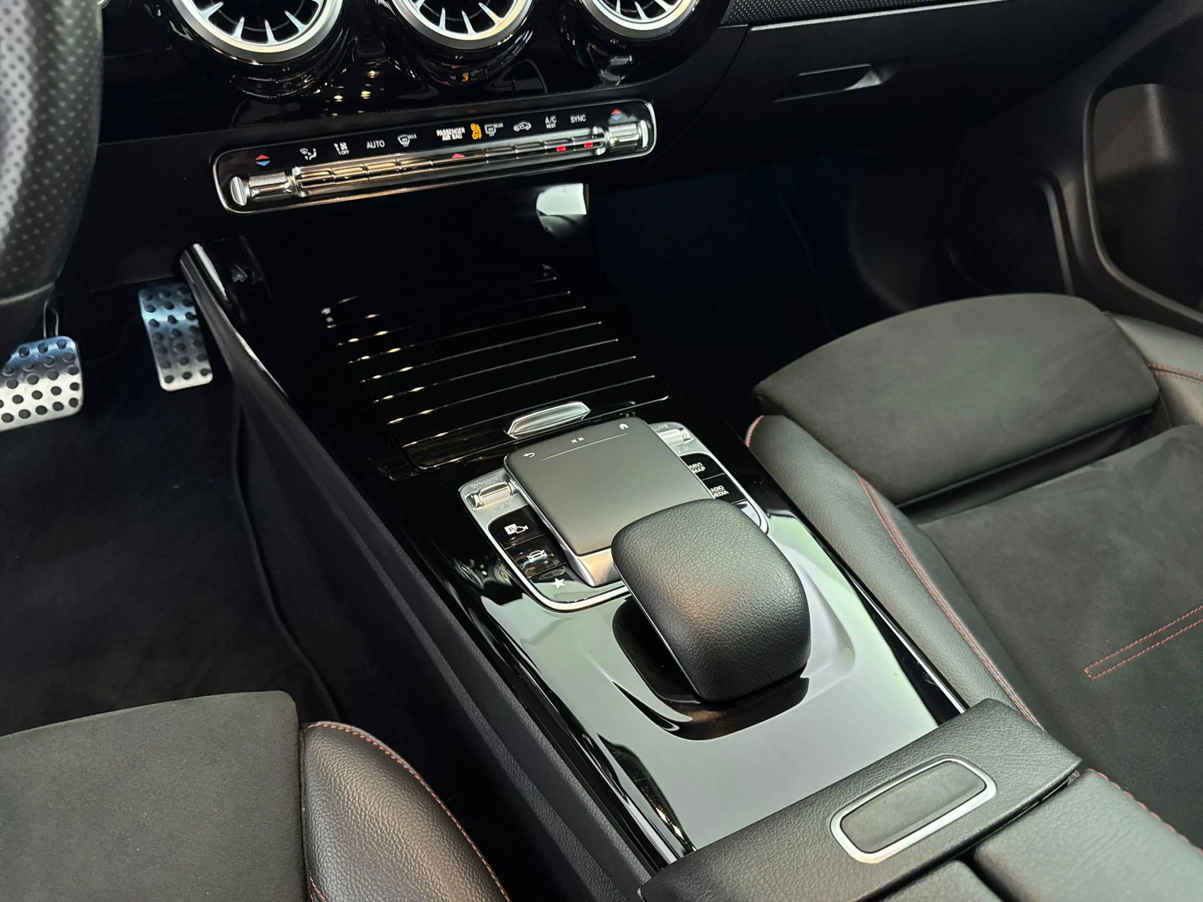 Mercedes-Benz CLA 220 Shooting Brake Advantage — photo 10