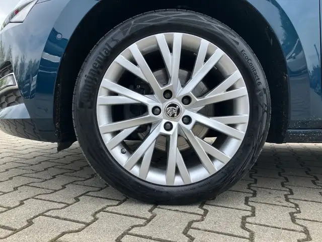 Skoda Superb view 13