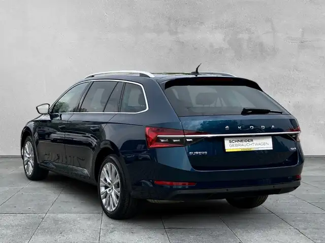 Skoda Superb view 3