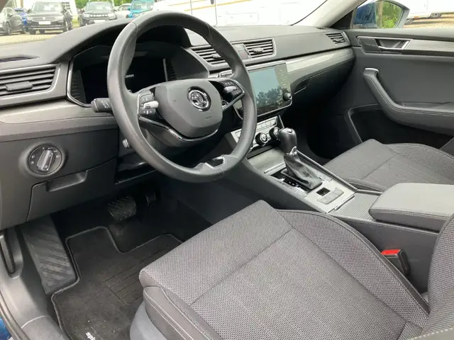 Skoda Superb view 10