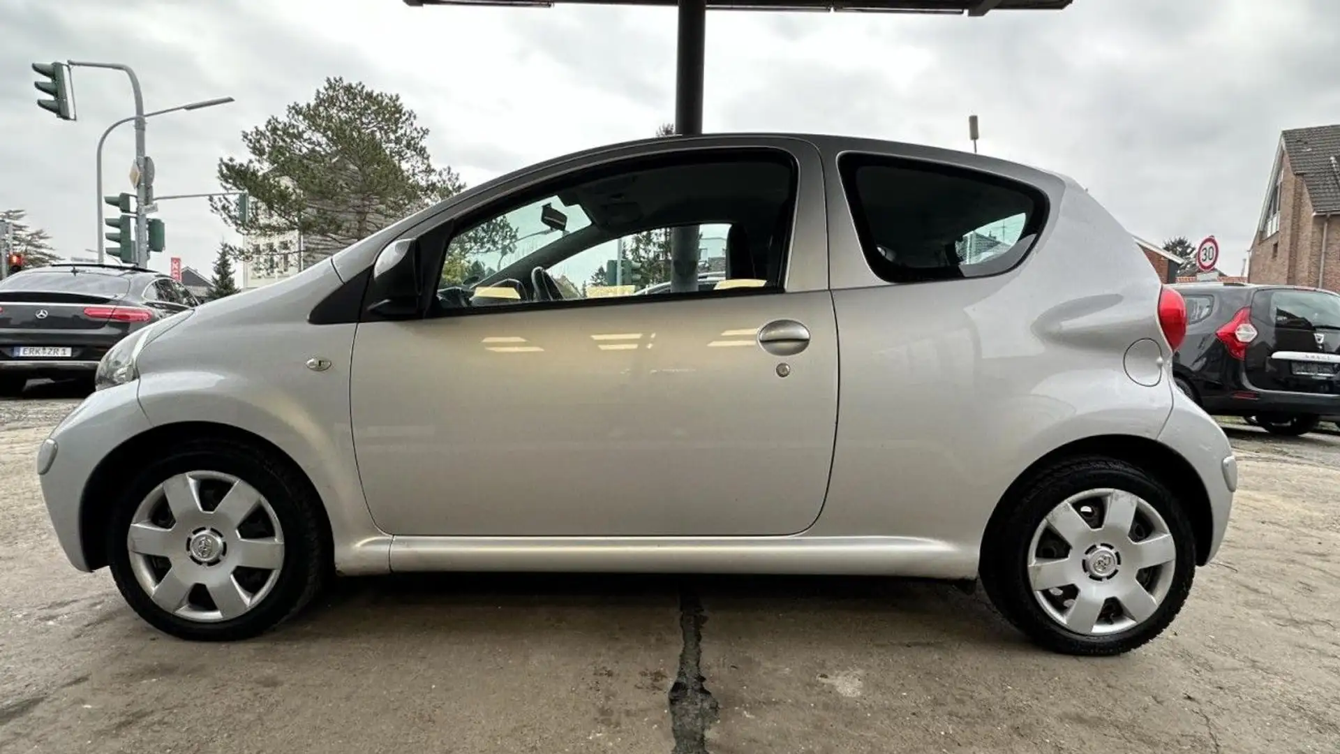 Toyota AYGO Cool*Tüv-Neu*Klima*E-Fenster*All-wetter*Top - 2