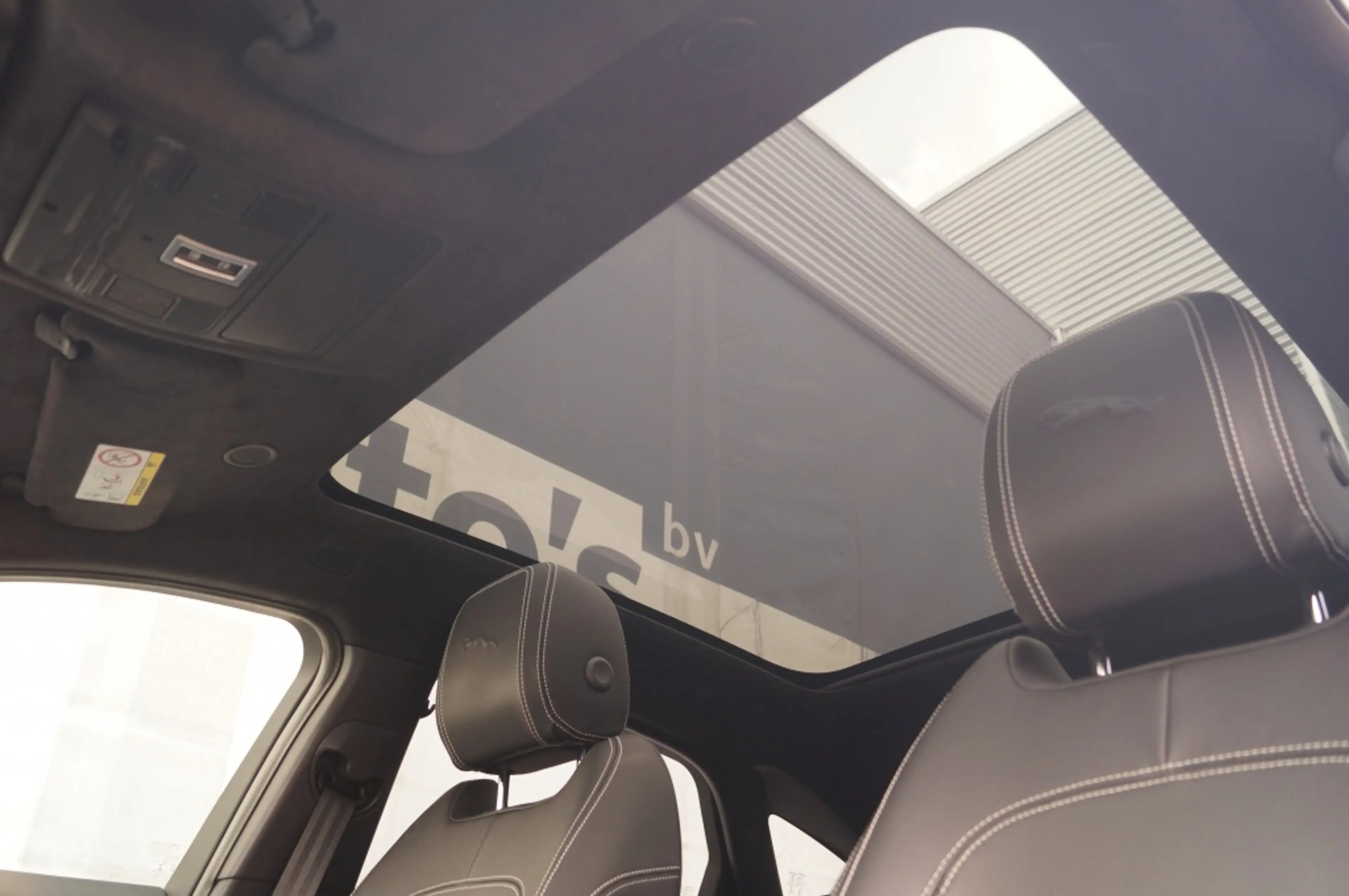 Jaguar E-Pace 1.5 P300e AWD R-Dynamic HSE -LEER-PANO-CAM-ECC- — photo 9