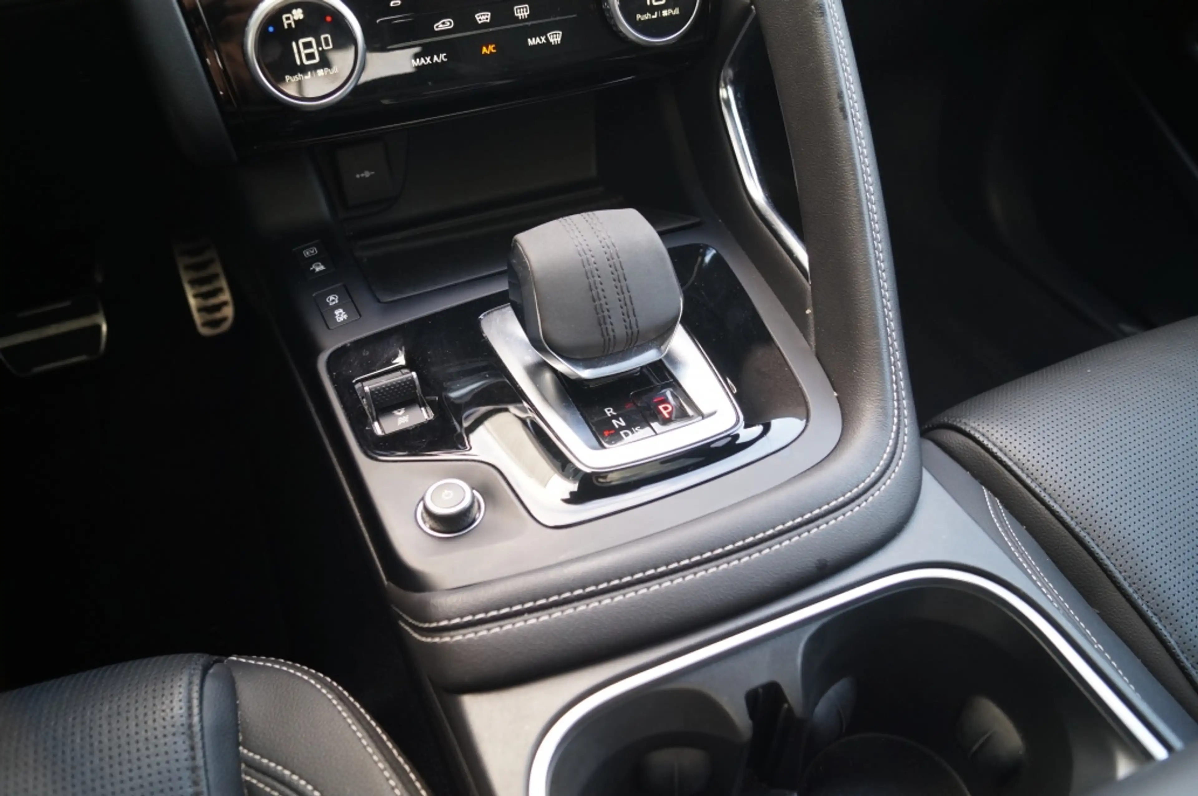 Jaguar E-Pace 1.5 P300e AWD R-Dynamic HSE -LEER-PANO-CAM-ECC- — photo 28