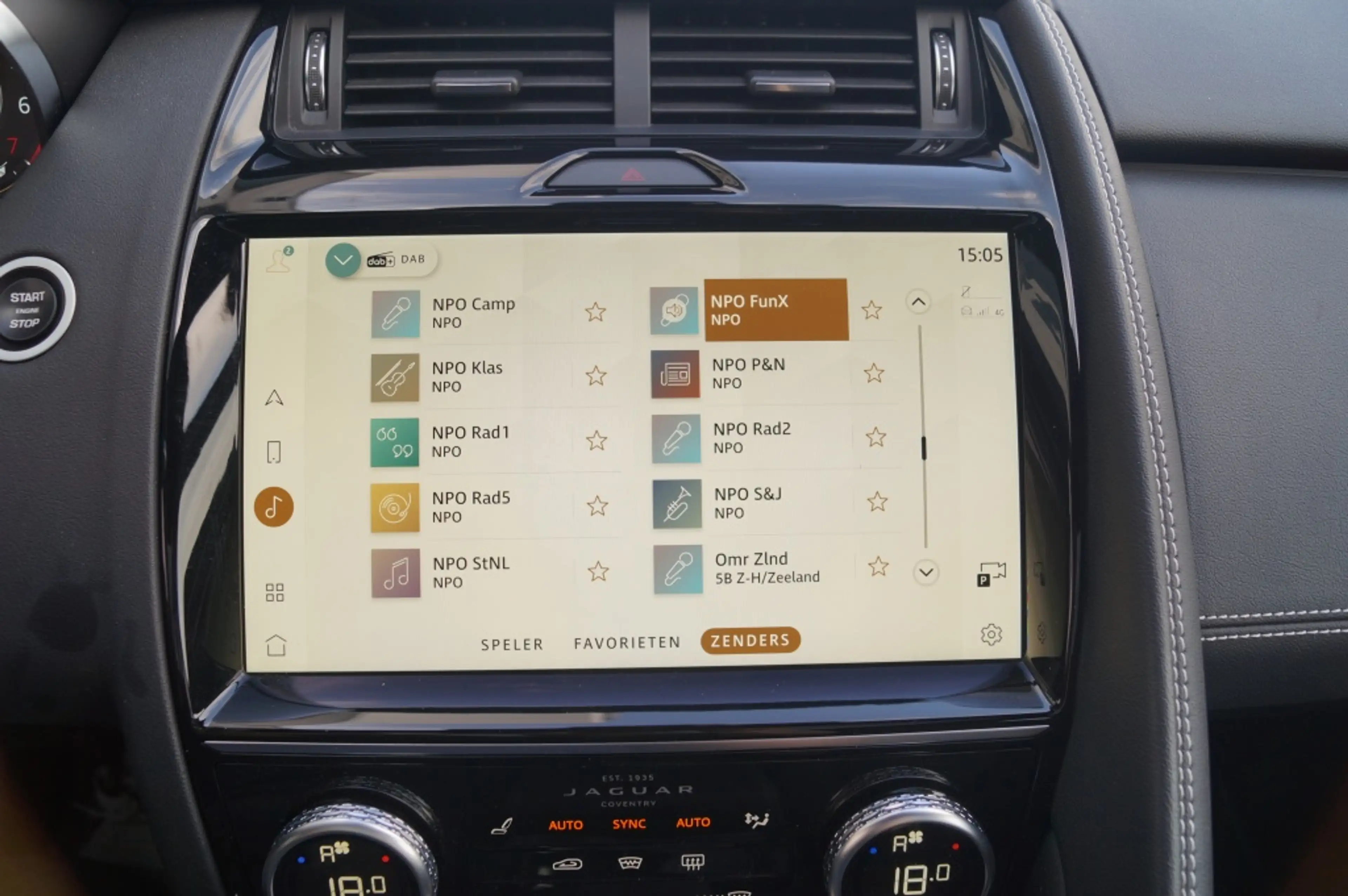 Jaguar E-Pace 1.5 P300e AWD R-Dynamic HSE -LEER-PANO-CAM-ECC- — photo 26