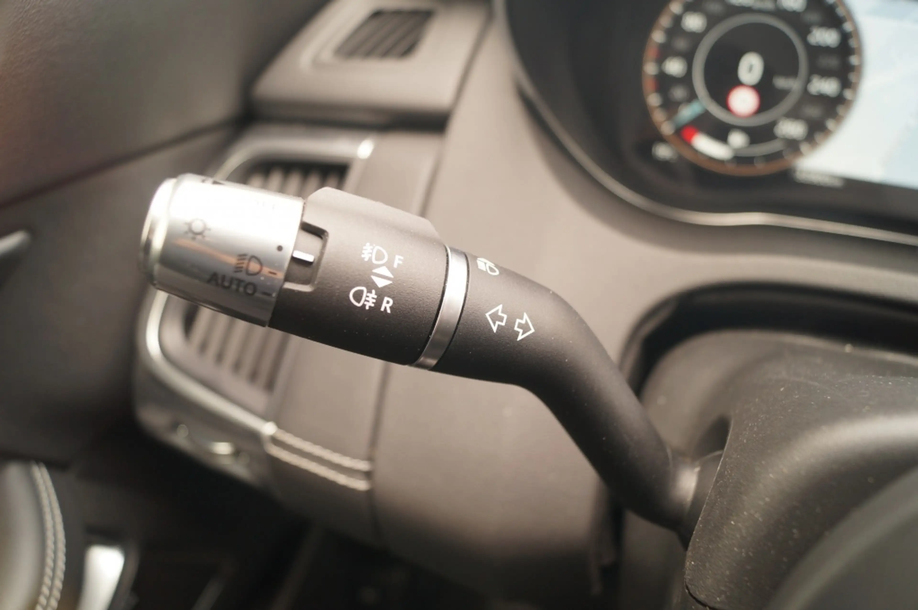 Jaguar E-Pace 1.5 P300e AWD R-Dynamic HSE -LEER-PANO-CAM-ECC- — photo 13