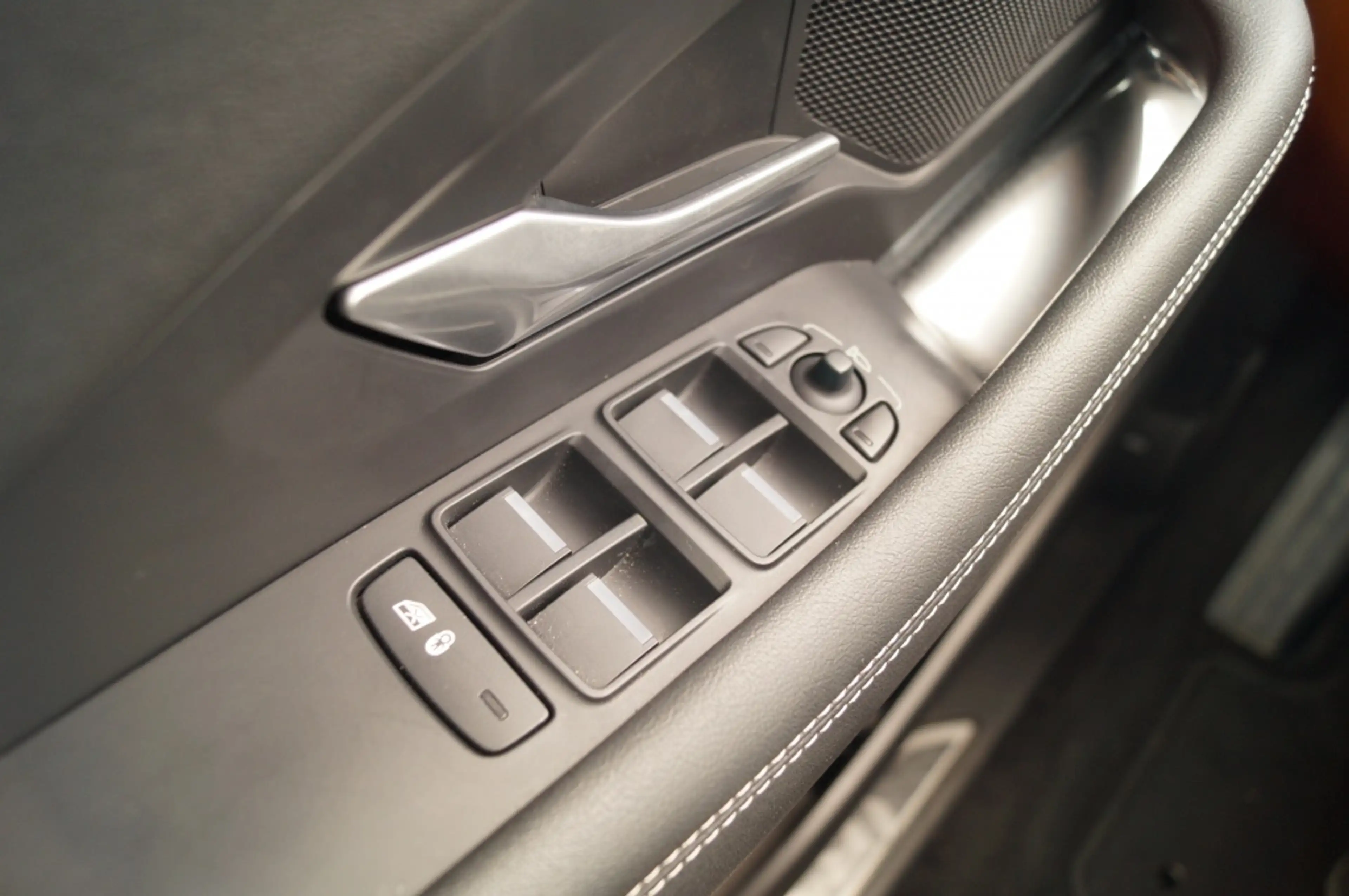 Jaguar E-Pace 1.5 P300e AWD R-Dynamic HSE -LEER-PANO-CAM-ECC- — photo 17