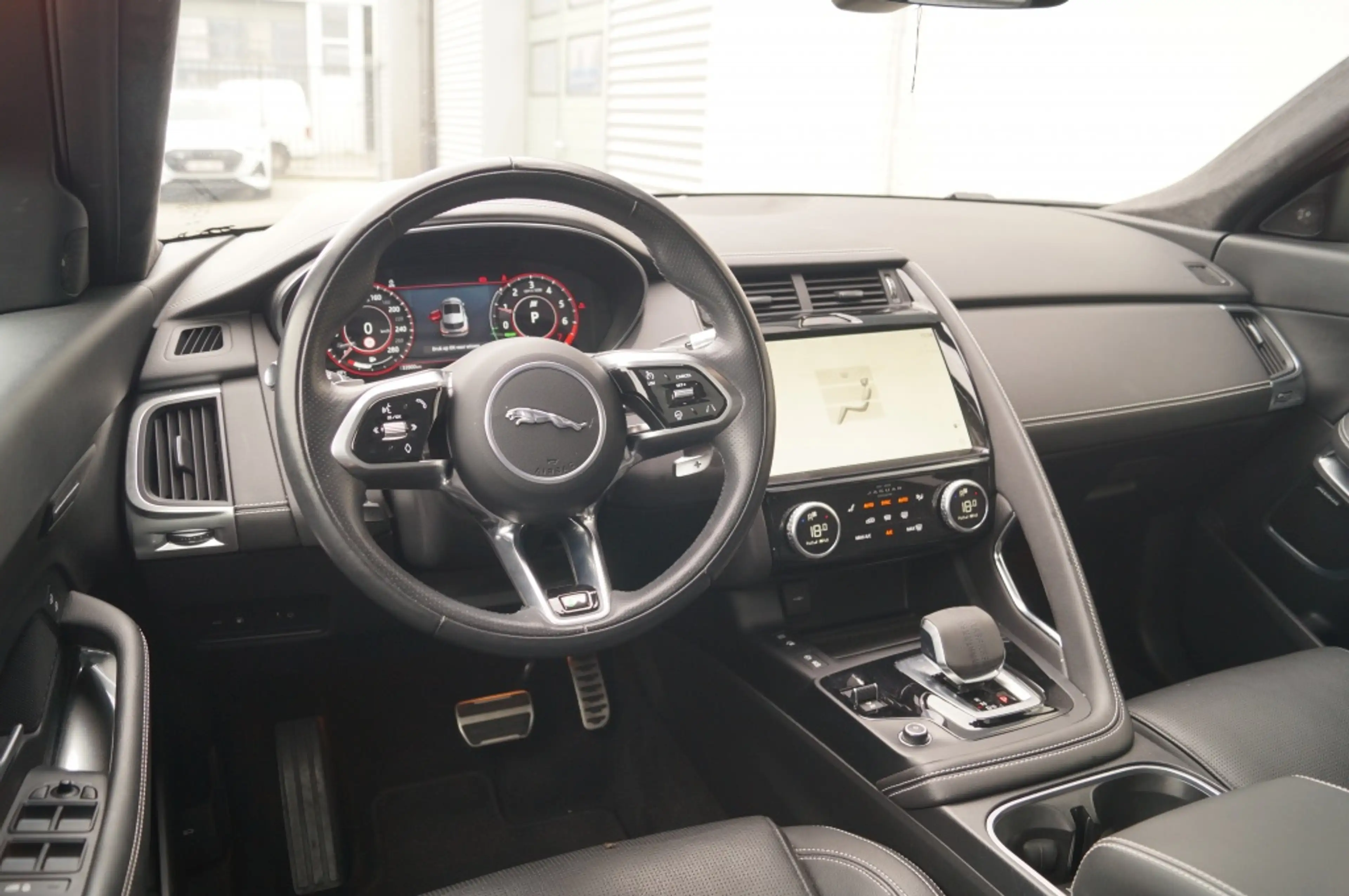 Jaguar E-Pace 1.5 P300e AWD R-Dynamic HSE -LEER-PANO-CAM-ECC- — photo 11
