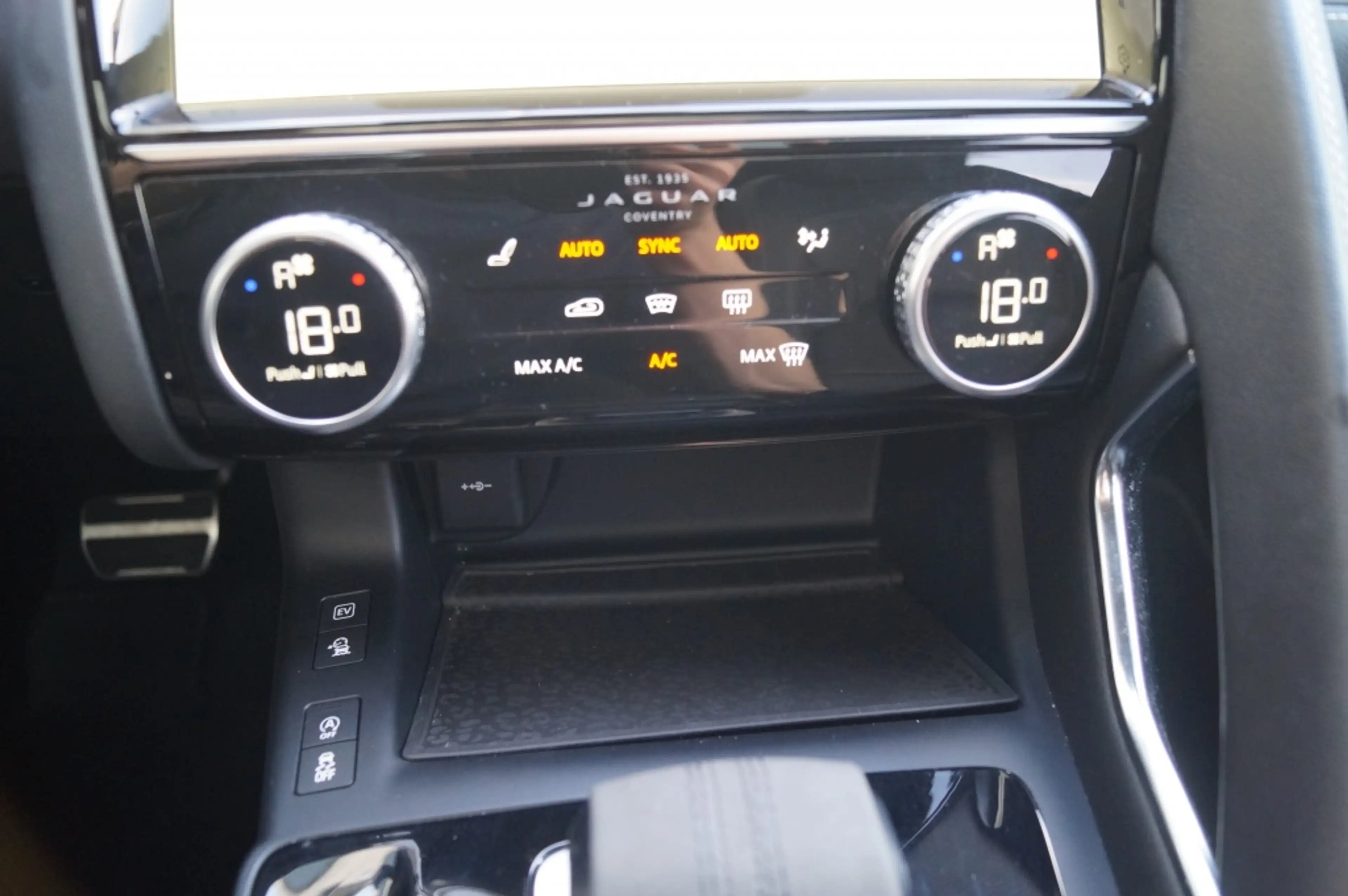 Jaguar E-Pace 1.5 P300e AWD R-Dynamic HSE -LEER-PANO-CAM-ECC- — photo 27