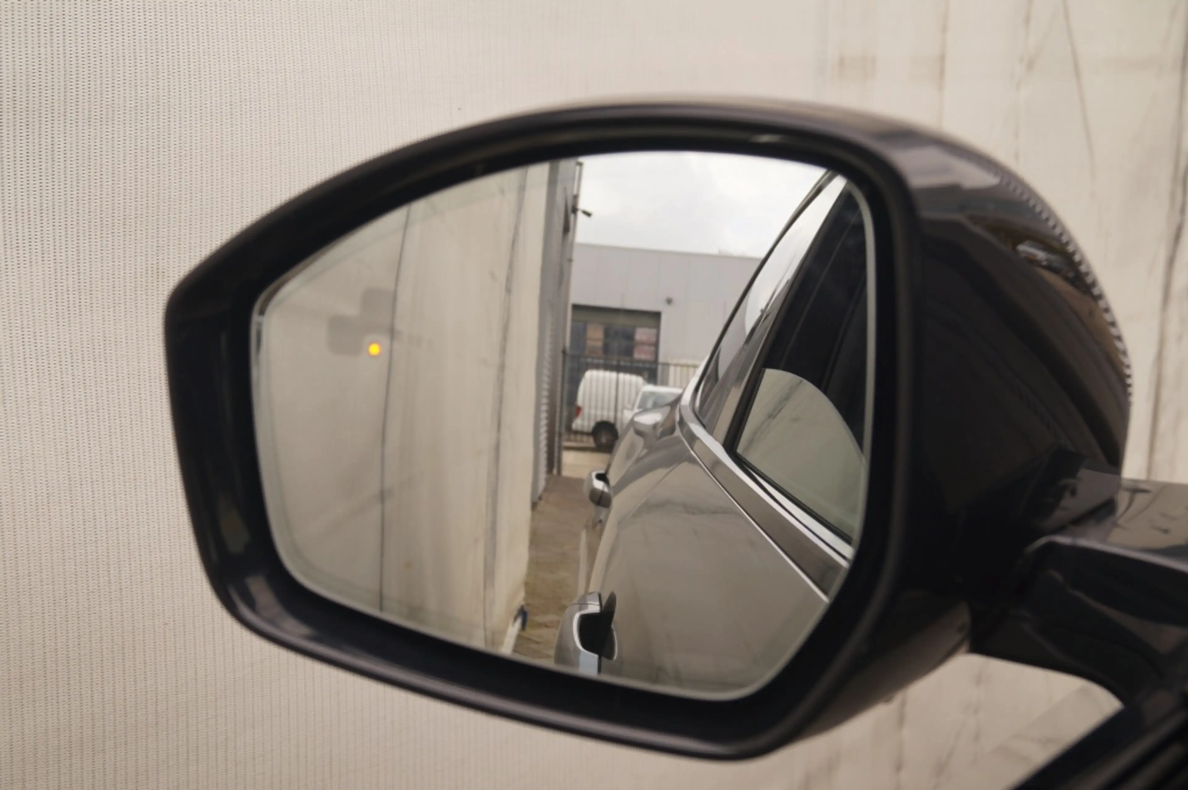Jaguar E-Pace 1.5 P300e AWD R-Dynamic HSE -LEER-PANO-CAM-ECC- — photo 18
