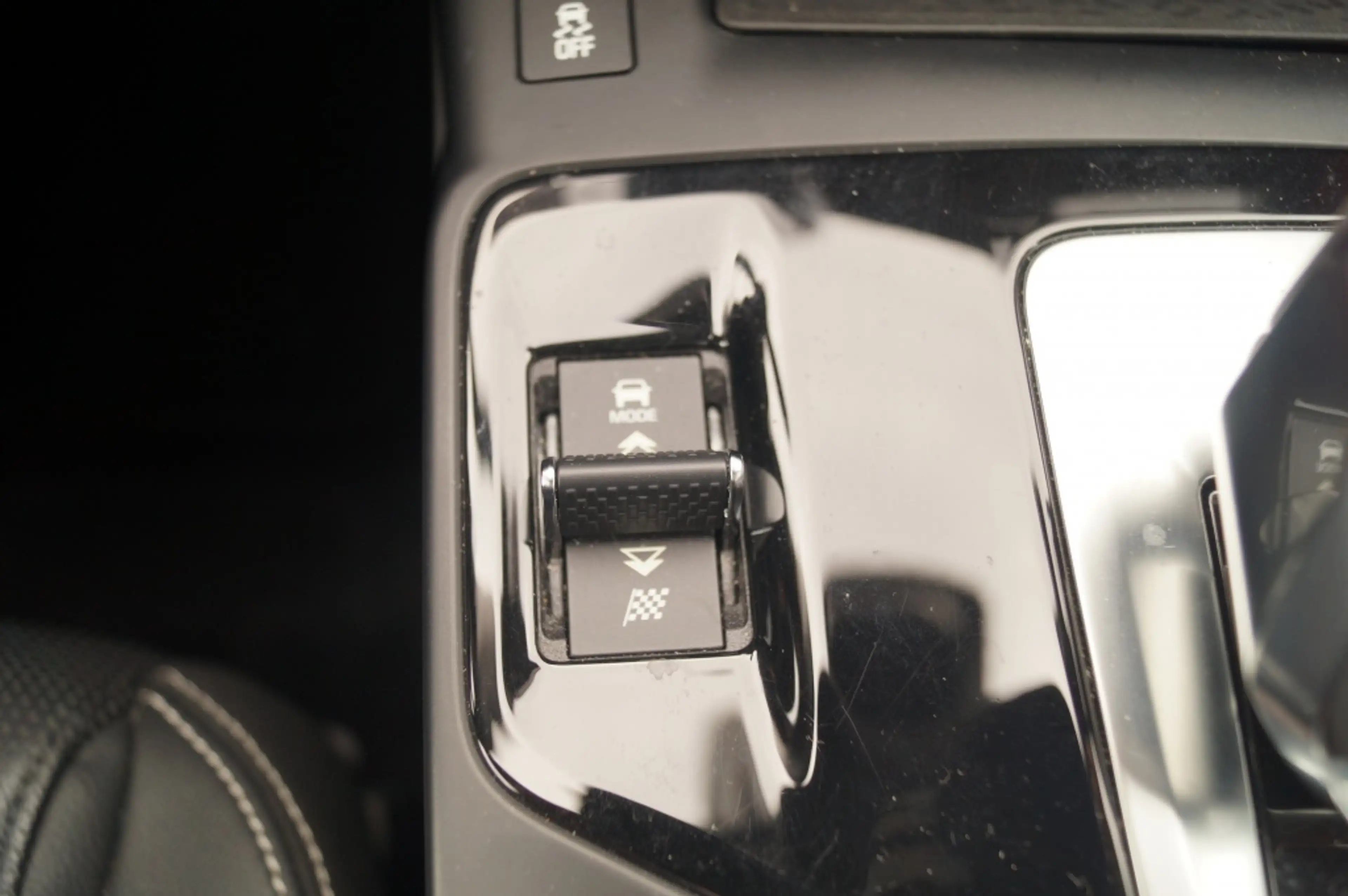 Jaguar E-Pace 1.5 P300e AWD R-Dynamic HSE -LEER-PANO-CAM-ECC- — photo 34