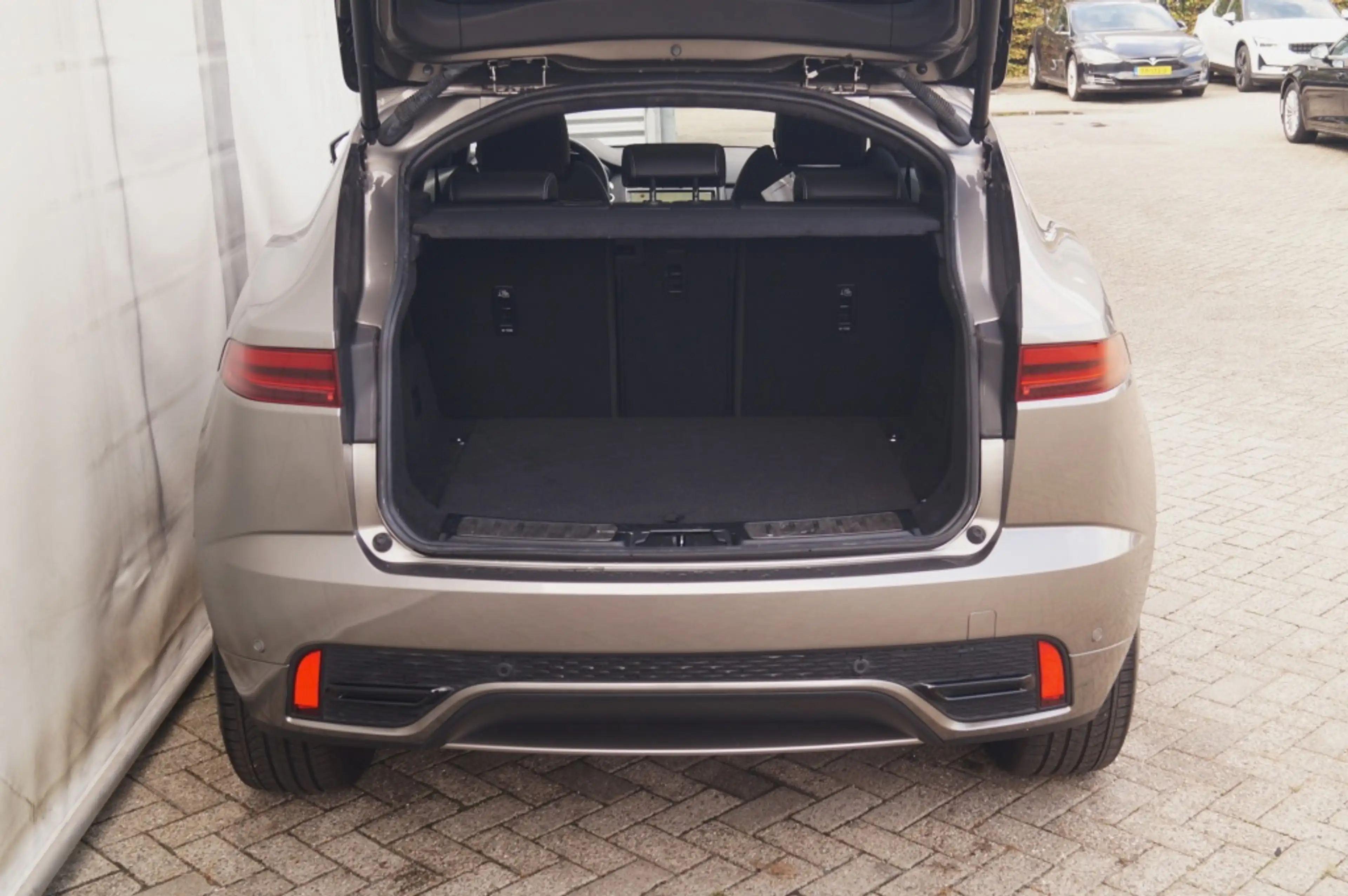 Jaguar E-Pace 1.5 P300e AWD R-Dynamic HSE -LEER-PANO-CAM-ECC- — photo 30