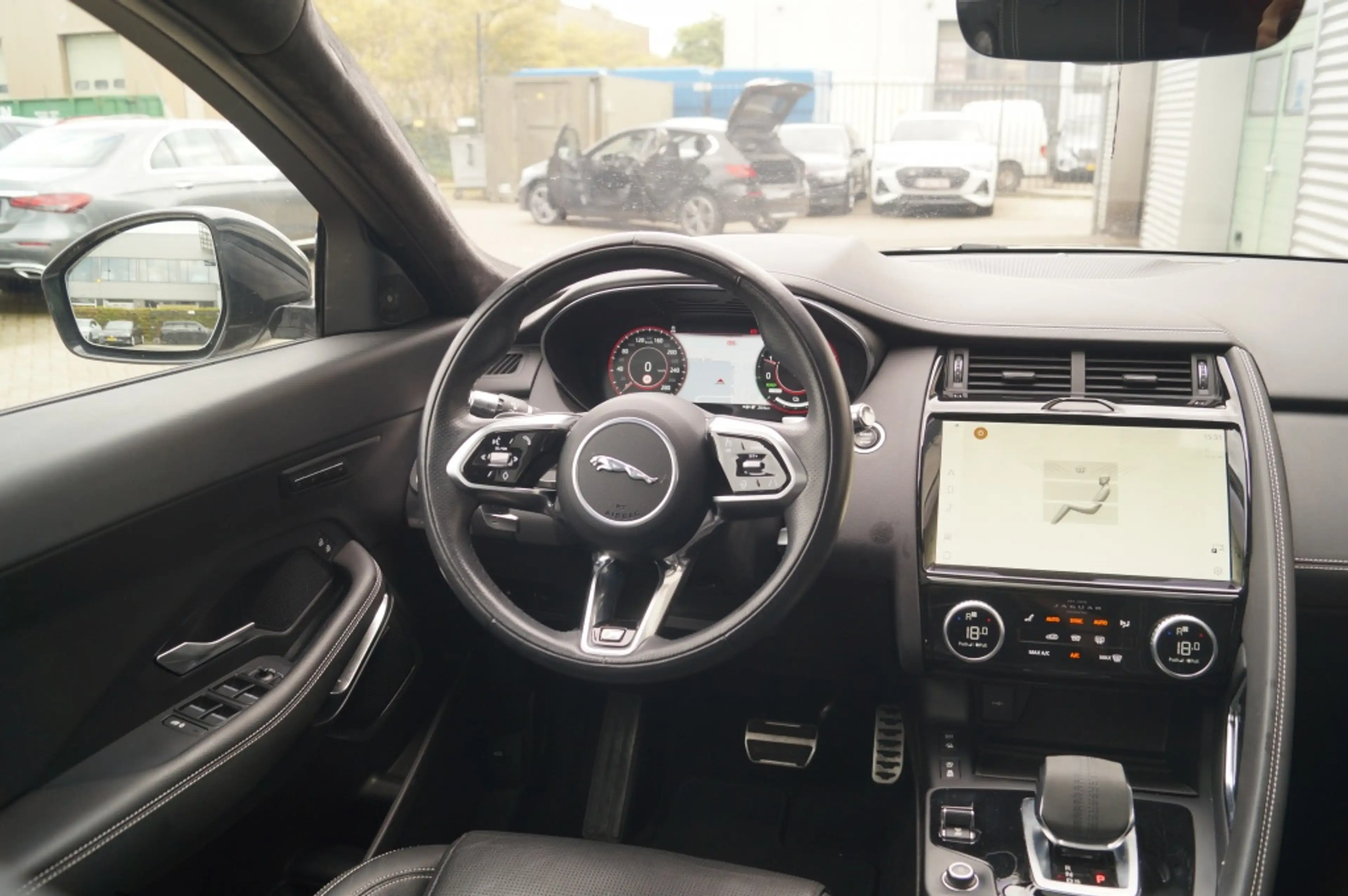 Jaguar E-Pace 1.5 P300e AWD R-Dynamic HSE -LEER-PANO-CAM-ECC- — photo 10