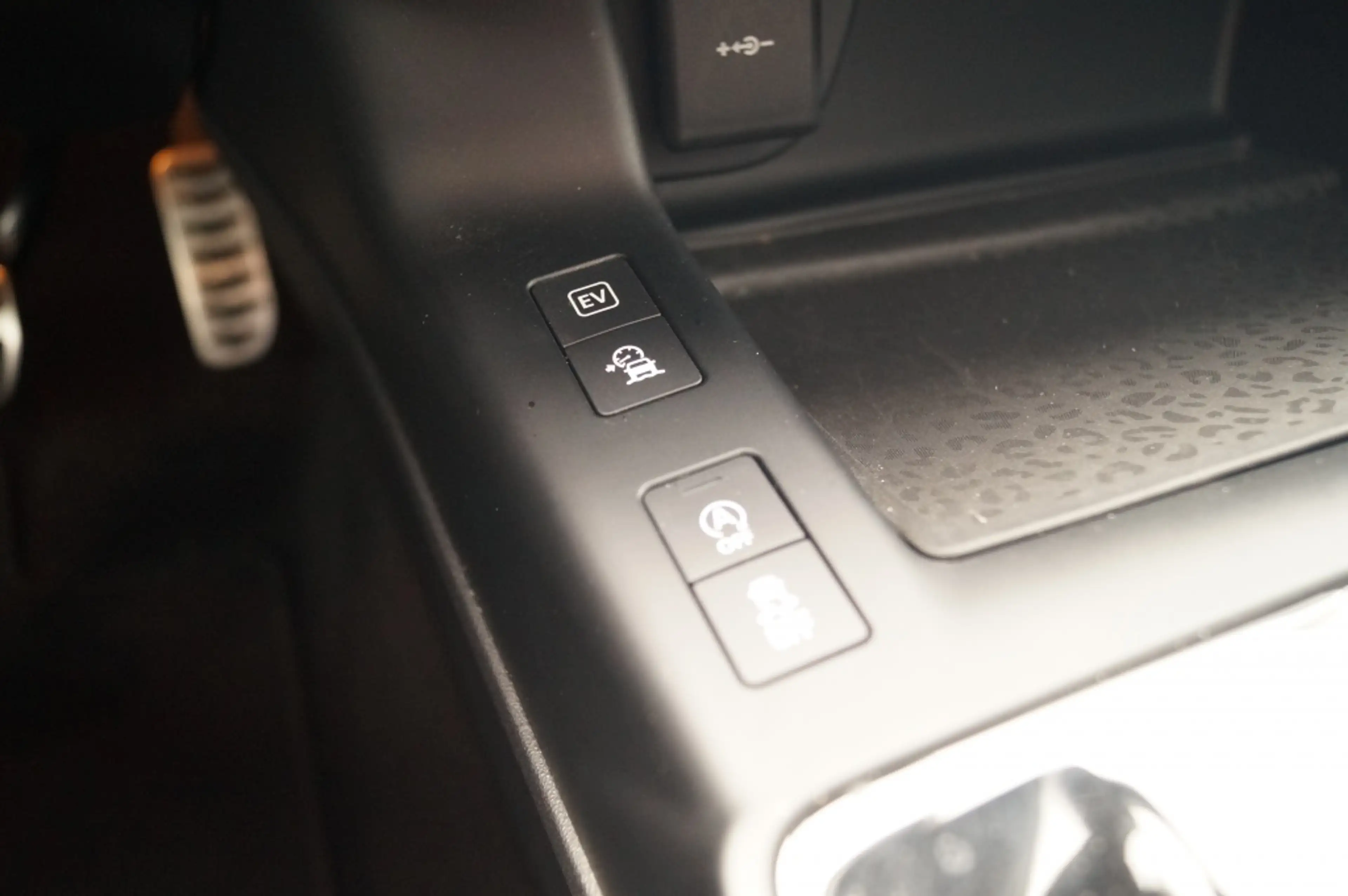Jaguar E-Pace 1.5 P300e AWD R-Dynamic HSE -LEER-PANO-CAM-ECC- — photo 35