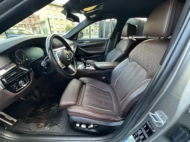 BMW 5 Series view 7