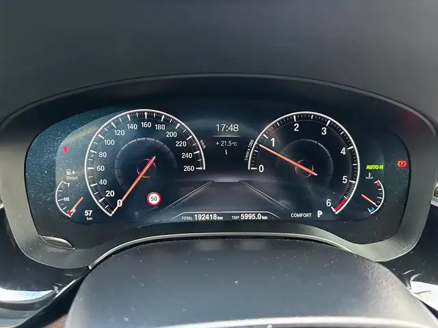BMW 5 Series view 10