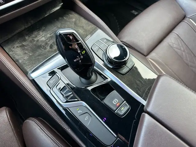 BMW 5 Series view 15