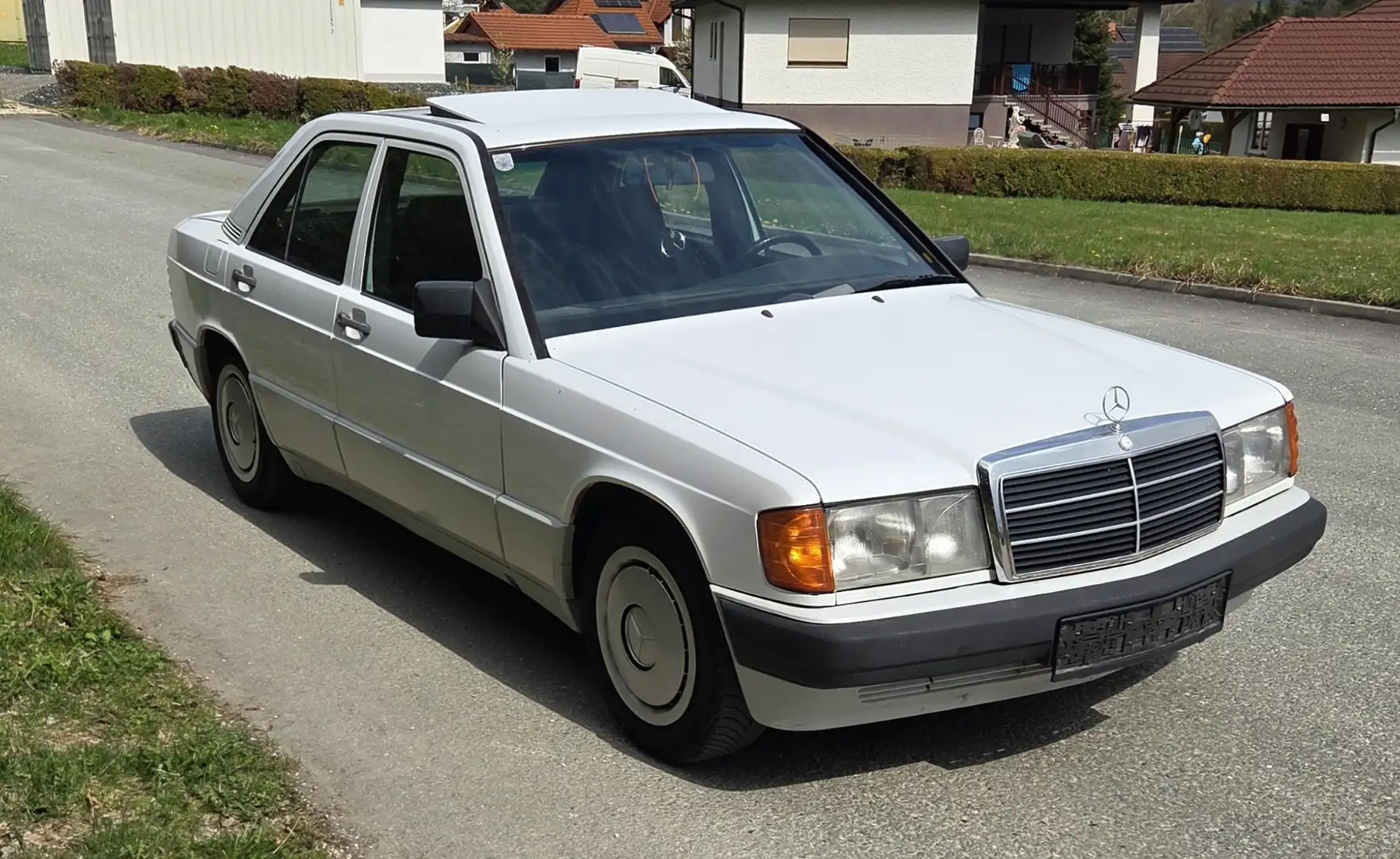 Mercedes-Benz 190 - 2