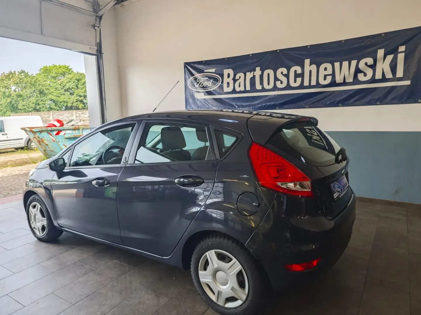 Ford Fiesta Champions Edition Grau - 2