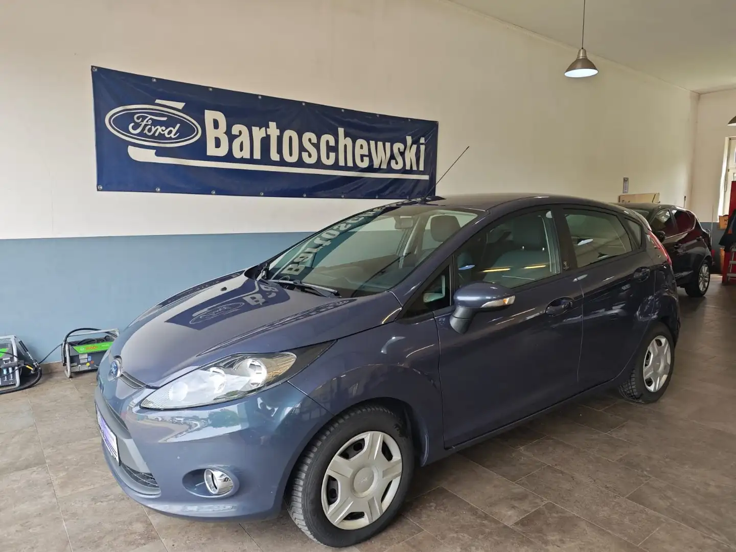 Ford Fiesta Champions Edition Grau - 1