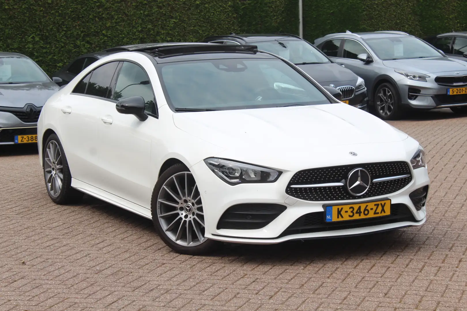 Mercedes-Benz CLA 180 Business Solution AMG / Panoramadak / Camera / 19' Wit - 1