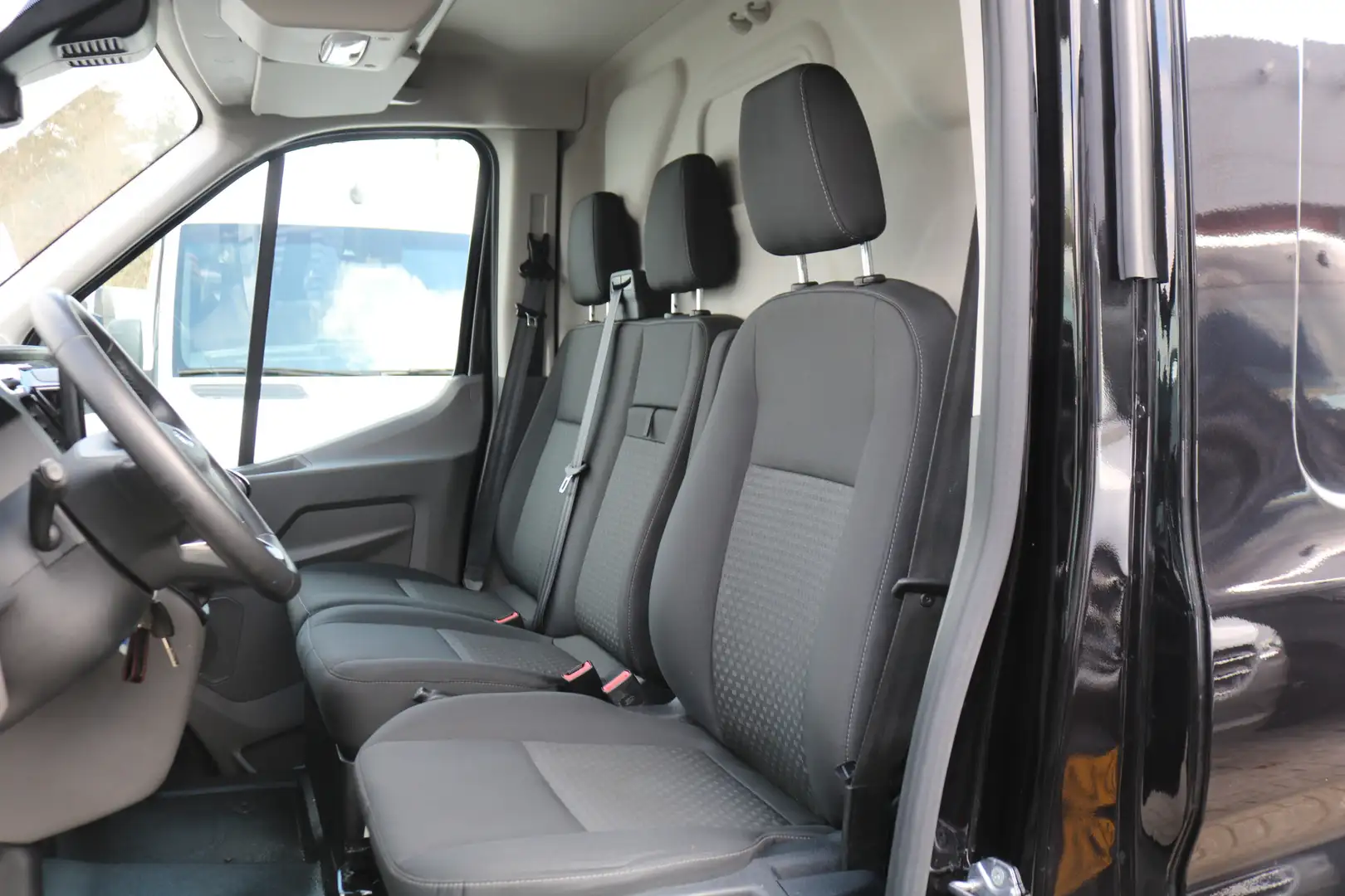 Ford Transit 2.0 TDci L3 H2 Trend Airco Navigatie Camera Bott V Zwart - 2